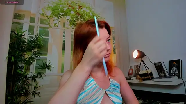 Snapshot of pretty_little_thing chatting on 09.30.25 pretty little thing online show from 09.30.25