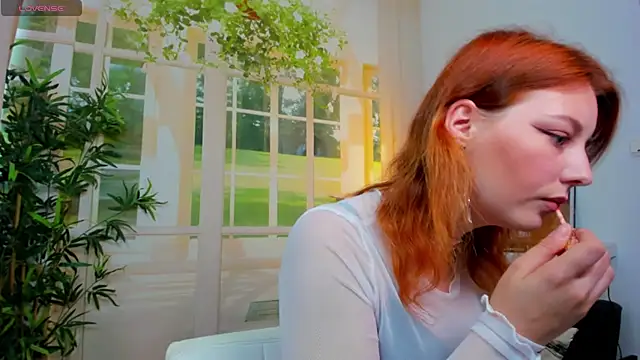 Snapshot of pretty_little_thing chatting on 10.05.25 pretty little thing online show from 10.05.25