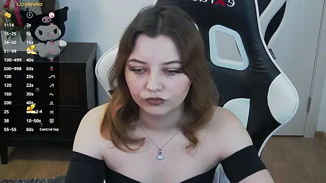 pretty little thing online show from 04.21.26