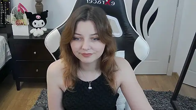 Snapshot of pretty_little_thing chatting on 05.13.26 pretty little thing online show from 05.13.26