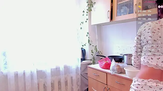 Snapshot of Julia__Frey chatting on 11.08.25 Julia Frey online show from 11.08.25