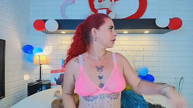Snapshot of HannaBrave chatting on 02.17.25 HannaBrave online show from 02.17.25