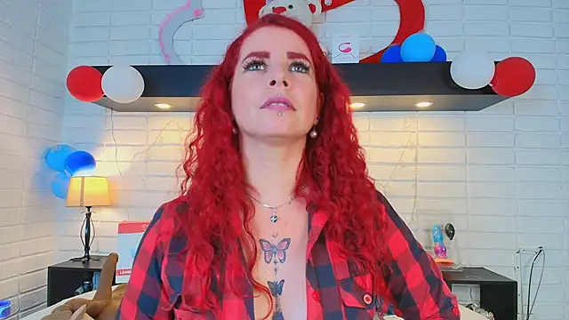 Snapshot of HannaBrave chatting on 02.19.25 HannaBrave online show from 02.19.25