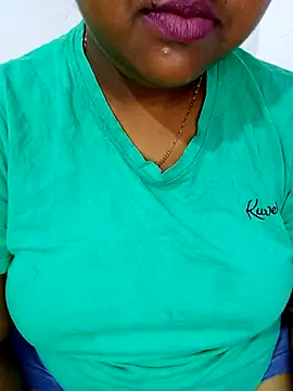 Snapshot of Sexy--queen1 chatting on 11.09.25 Sexy--queen1 online show from 11.09.25