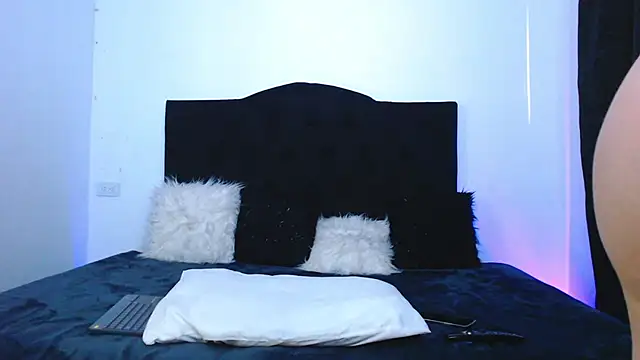 Jennifer Louisee online show from 12.12.24