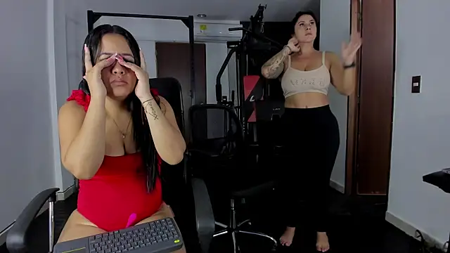 Snapshot of CoupleBigAss chatting on 12.30.24 CoupleBigAss online show from 12.30.24