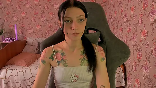 Snapshot of Lolly_Haze chatting on 10.20.25 Lolly Haze online show from 10.20.25