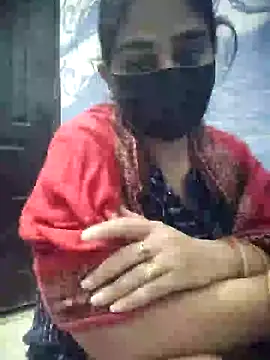 Snapshot of kirti__arora chatting on 12.05.24 kirti arora online show from 12.05.24