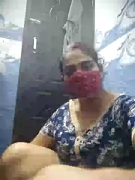 Snapshot of kirti__arora chatting on 01.11.25 kirti arora online show from 01.11.25