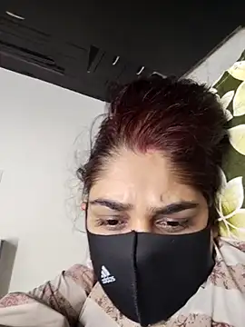 Snapshot of kirti__arora chatting on 09.18.25 kirti arora online show from 09.18.25