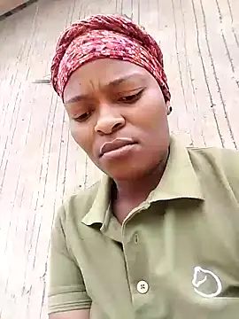 Snapshot of lovelyassbitch chatting on 12.22.24 lovelyassbitch online show from 12.22.24