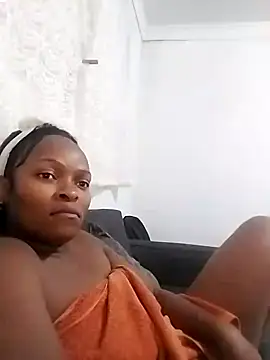 Snapshot of lovelyassbitch chatting on 02.14.25 lovelyassbitch online show from 02.14.25