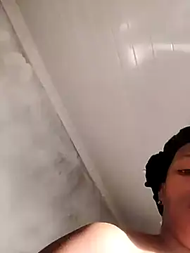 Snapshot of lovelyassbitch chatting on 02.15.25 lovelyassbitch online show from 02.15.25