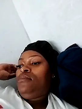 Snapshot of lovelyassbitch chatting on 02.17.25 lovelyassbitch online show from 02.17.25