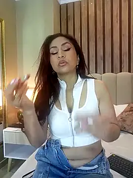 MonicaMoret online show from 02.28.25