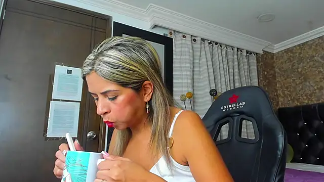 stella xue online show from 02.28.25