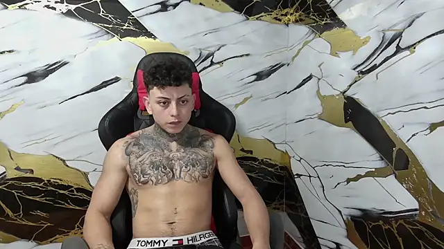 Snapshot of Kevin22_222 chatting on 01.02.25 Kevin22 222 online show from 01.02.25