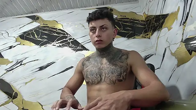 Snapshot of Kevin22_222 chatting on 01.05.25 Kevin22 222 online show from 01.05.25