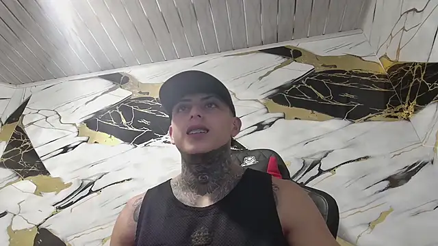 Snapshot of Kevin22_222 chatting on 01.08.25 Kevin22 222 online show from 01.08.25