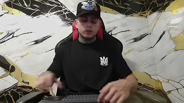 Snapshot of Kevin22_222 chatting on 01.13.25 Kevin22 222 online show from 01.13.25