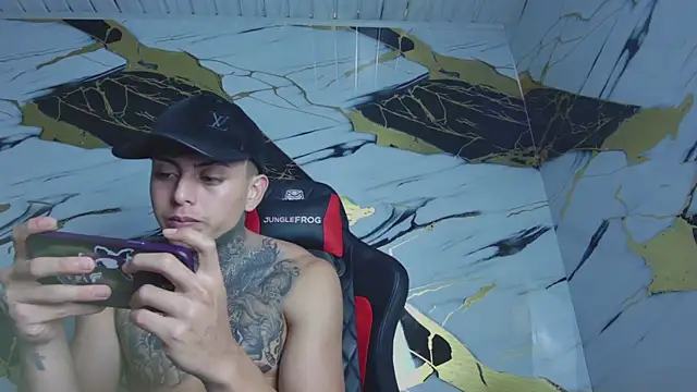 Snapshot of Kevin22_222 chatting on 01.24.25 Kevin22 222 online show from 01.24.25