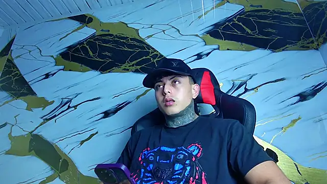 Snapshot of Kevin22_222 chatting on 01.26.25 Kevin22 222 online show from 01.26.25