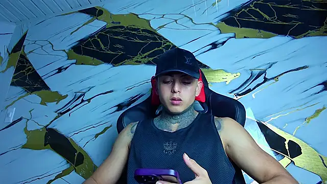 Snapshot of Kevin22_222 chatting on 01.28.25 Kevin22 222 online show from 01.28.25