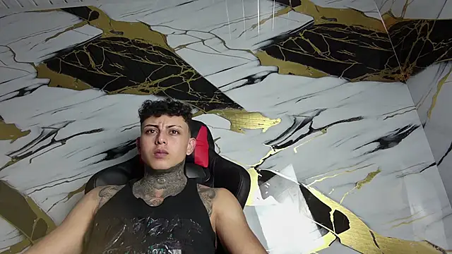 Snapshot of Kevin22_222 chatting on 01.28.25 Kevin22 222 online show from 01.28.25