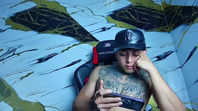 Snapshot of Kevin22_222 chatting on 01.29.25 Kevin22 222 online show from 01.29.25