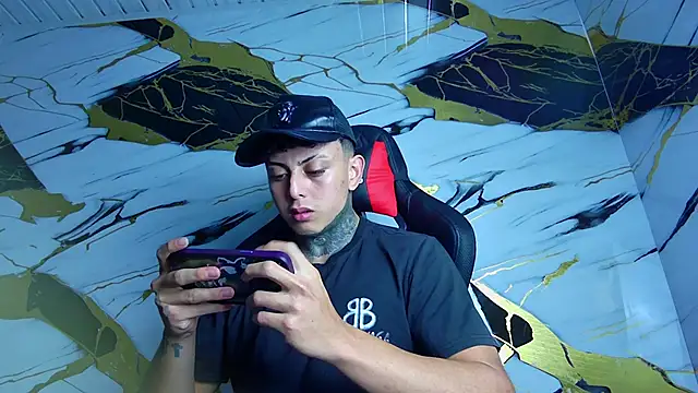 Snapshot of Kevin22_222 chatting on 01.31.25 Kevin22 222 online show from 01.31.25