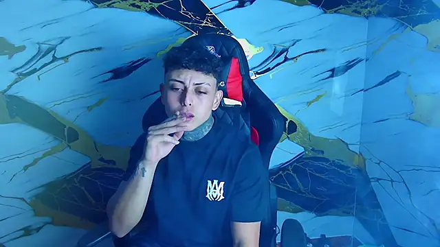 Snapshot of Kevin22_222 chatting on 02.01.25 Kevin22 222 online show from 02.01.25