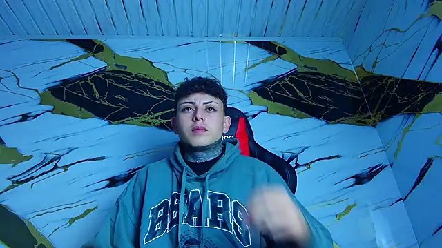 Snapshot of Kevin22_222 chatting on 02.01.25 Kevin22 222 online show from 02.01.25