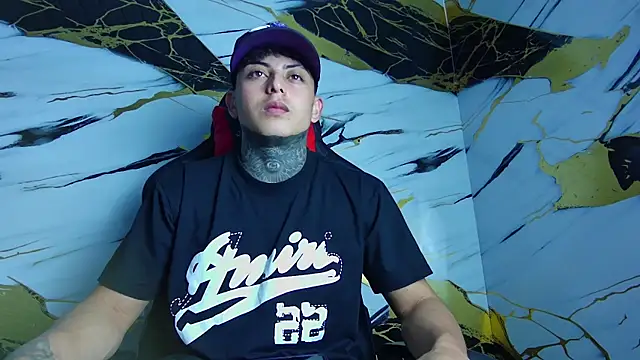 Snapshot of Kevin22_222 chatting on 02.04.25 Kevin22 222 online show from 02.04.25