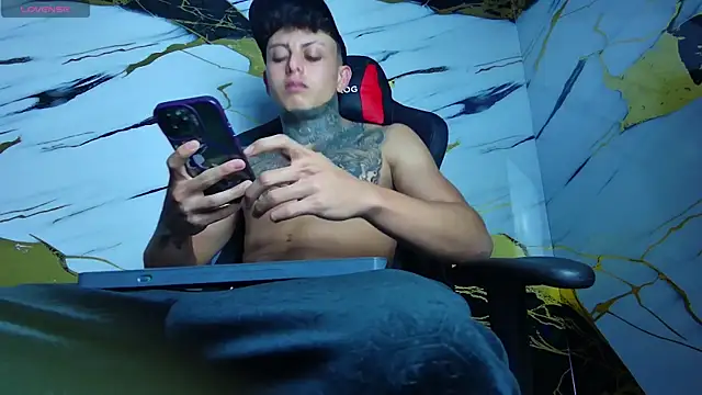 Snapshot of Kevin22_222 chatting on 02.08.25 Kevin22 222 online show from 02.08.25