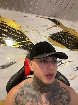 Snapshot of Kevin22_222 chatting on 02.08.25 Kevin22 222 online show from 02.08.25