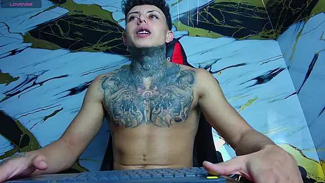 Snapshot of Kevin22_222 chatting on 02.10.25 Kevin22 222 online show from 02.10.25