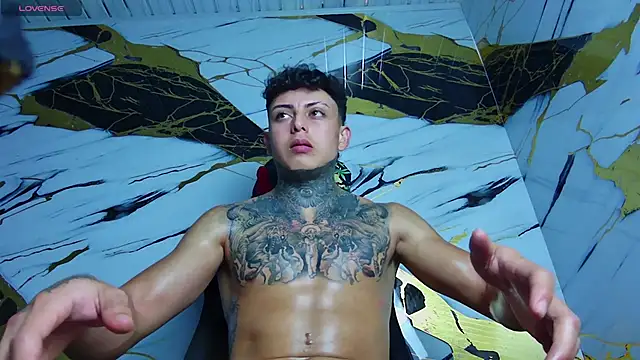 Snapshot of Kevin22_222 chatting on 02.10.25 Kevin22 222 online show from 02.10.25