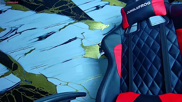 Snapshot of Kevin22_222 chatting on 02.12.25 Kevin22 222 online show from 02.12.25