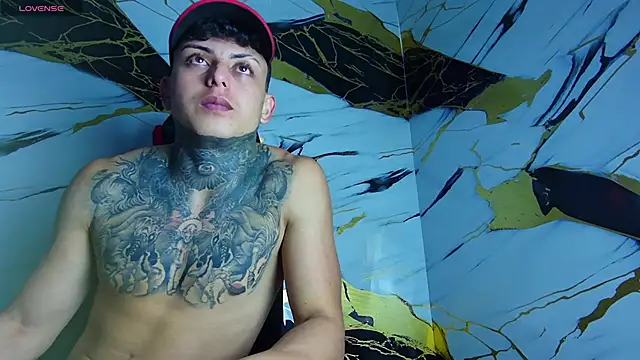 Snapshot of Kevin22_222 chatting on 02.13.25 Kevin22 222 online show from 02.13.25