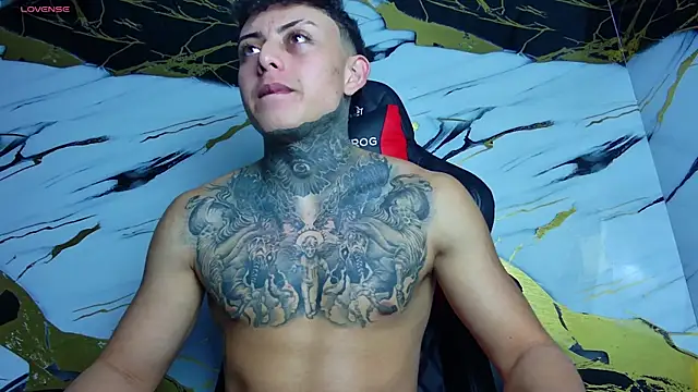 Snapshot of Kevin22_222 chatting on 03.01.25 Kevin22 222 online show from 03.01.25