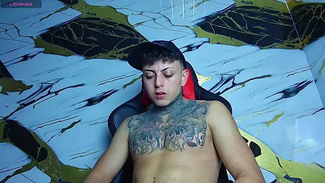 Snapshot of Kevin22_222 chatting on 03.01.25 Kevin22 222 online show from 03.01.25