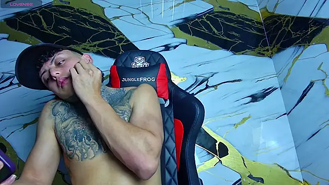 Snapshot of Kevin22_222 chatting on 03.02.25 Kevin22 222 online show from 03.02.25