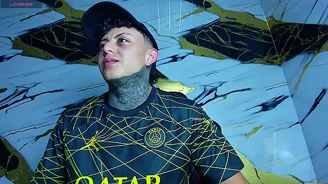 Snapshot of Kevin22_222 chatting on 03.02.25 Kevin22 222 online show from 03.02.25