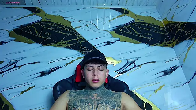 Snapshot of Kevin22_222 chatting on 03.02.25 Kevin22 222 online show from 03.02.25