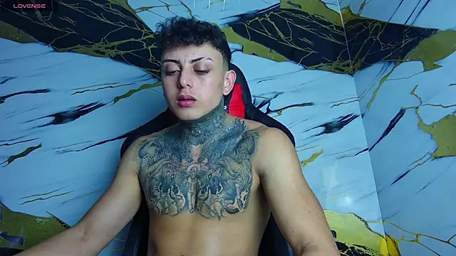 Snapshot of Kevin22_222 chatting on 03.04.25 Kevin22 222 online show from 03.04.25