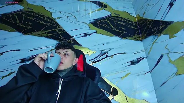 Snapshot of Kevin22_222 chatting on 03.14.25 Kevin22 222 online show from 03.14.25