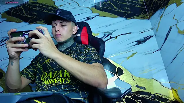 Snapshot of Kevin22_222 chatting on 03.16.25 Kevin22 222 online show from 03.16.25