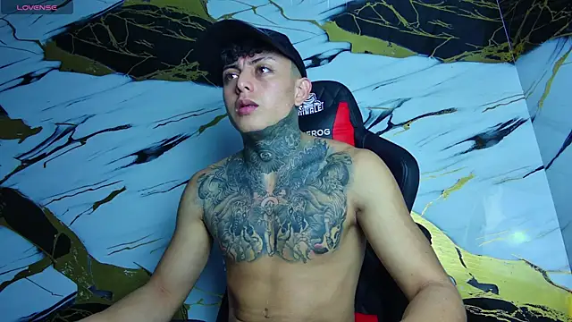 Snapshot of Kevin22_222 chatting on 03.16.25 Kevin22 222 online show from 03.16.25