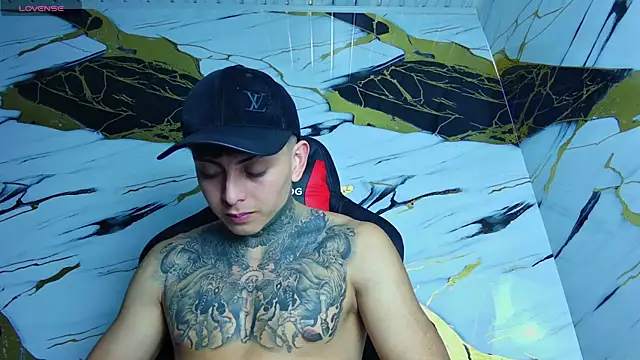 Snapshot of Kevin22_222 chatting on 03.17.25 Kevin22 222 online show from 03.17.25