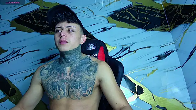 Snapshot of Kevin22_222 chatting on 03.17.25 Kevin22 222 online show from 03.17.25